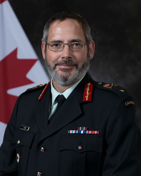 Major-Général Dave Yarker